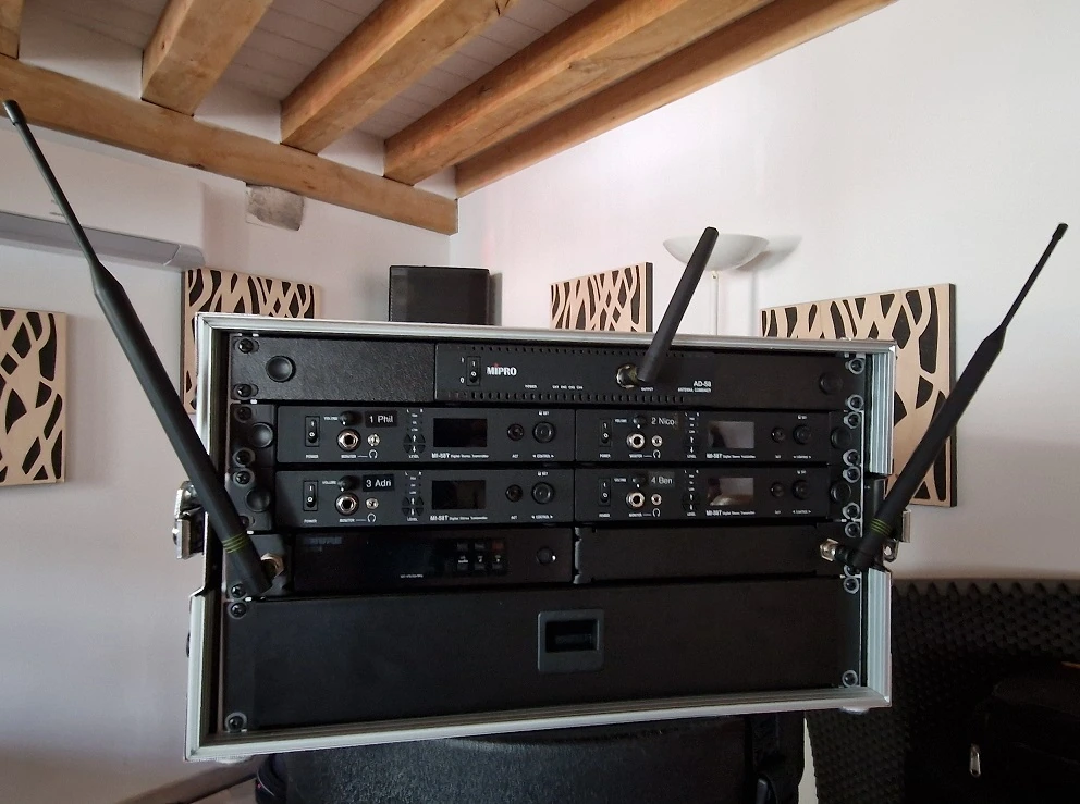 Rack HF MIPRO IEM et Shure QLX-D